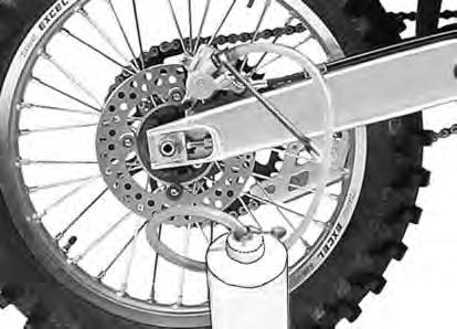 - Pump the brake lever (4) or the brake pedal (4A) until draining all fluid.