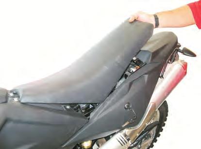 GENERAL PROCEDURES Saddle removal - Insert the key in