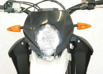 GENERAL PROCEDURES Headlamp removal Proceed as follows to reach the headlamp bulbs: - pull out the front