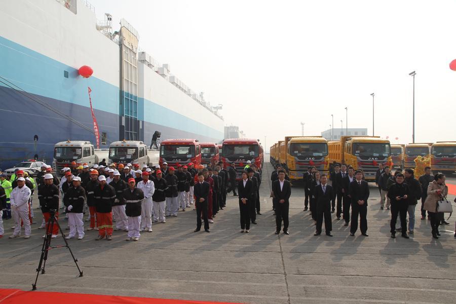 The first 200 units heavy-duty trucks delivered in the ceremony include dumper, tractor and tank truck.