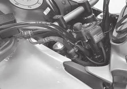 Firmly apply the brake lever or pedal, and check that no air has entered the system.