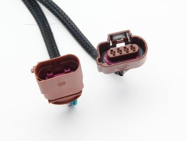 The pressure sensor connection could be one of two configurations. Please examine your harness connector and compare it to the photos below.