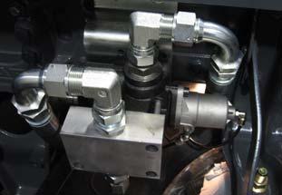 HYDRAULIC PUMPS Piston and gear pumps available with ISO, UNI and SAE fl anges in different sizes and pressure rates to