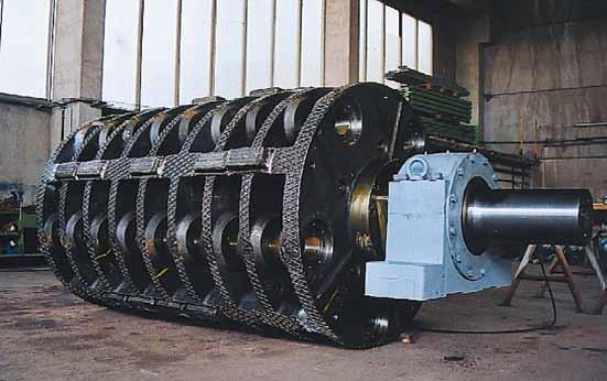 diameter of 2m. Instead of six axles the number of hammer rows of the rotors was reduced to five.