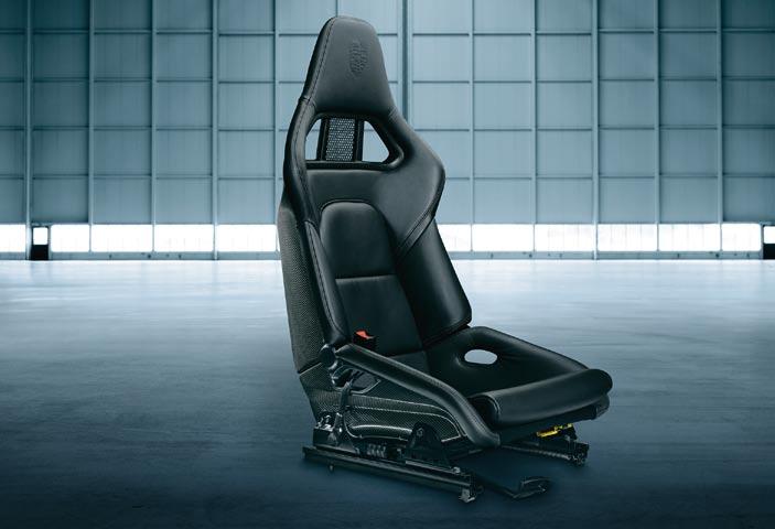Sports bucket seat Sports bucket seat With integral thorax airbag, manual fore/aft adjustment and folding backrest.