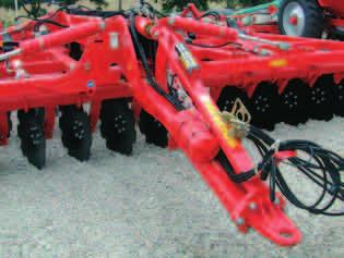 Front depth setting: The front depth setting via tractor link arms or drawbar is made in the field. Lifting out at the headland With smaller working depths the Tiger is only lifted out at the rear.