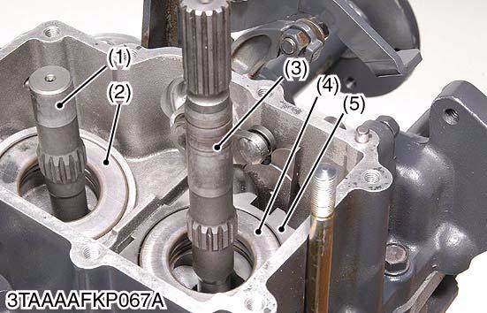 TRANSAXLE Swashplate and Trust Roller Bearing 1. Remove the cir-clip (6) from the pump shaft (3) and the mor shaft (1). 2.