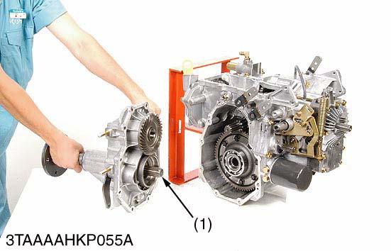 TRANSAXLE (6) Rear Axle Rear Axle Case (RH) 1. Remove the rear axle case (RH) mounting bolts. 2.