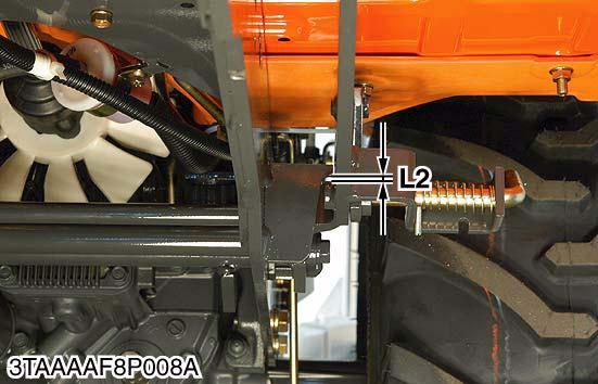 Adjusting bolt (2) until the clearance between spper and mower rear link LH gets 0 0.5 mm (0 0.019 in.