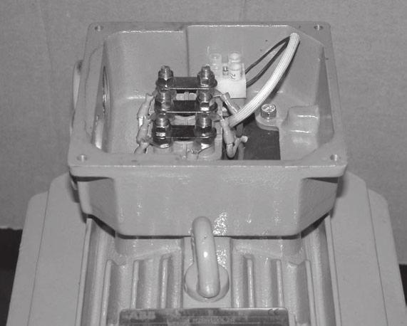 Drain holes for motors IEC-frame sizes 280 to 355 closed 4 open open Terminal boxes Terminal boxes are mounted on top of the motor as standard.