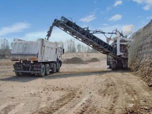 Flexible loading The 2500 SM offers various options for loading the mining material. Depending on application requirements, the material is either loaded on heavy-duty dump trucks via the 11.