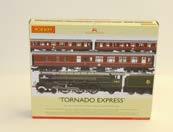 original boxes, (50 wagons, 20 boxes) 237. Hornby Dublo 00 Gauge 3-Rail Tank Wagons, comprising Power (10), Vacuum Mobilgas (5) Mobil (3) Esso red (3), black (1) and silver (2), F-G (24) 40-60 238.