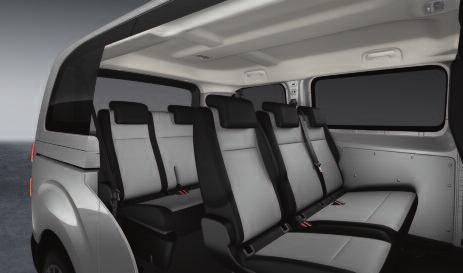 A simple movement folds the second row of seats to enable fast and easy access to the third row.