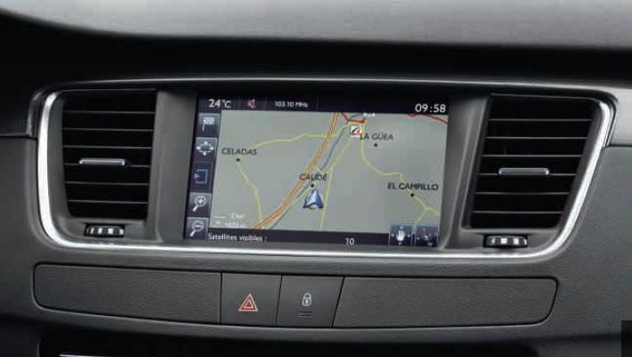 COLOUR REVERSING CAMERA Colour Reversing Camera: A camera located on the rear of the vehicle is lnked to the 7 colour touch screen.