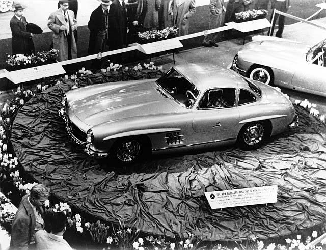 torsional stiffness and weighed only 1,295 kilograms. The gullwing doors were a design necessity as the high-sided chassis rails prevent normally hinged doors being used.