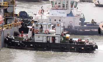 KIM HENG 21 17M Twin Screw Towing Tug 700BHP General Particulars : Classification Flag : I.S Class : Kiribati Port of Registry : Tarawa Year Built : 1978 Length Overall : 17.15m Breadth Moulded : 4.