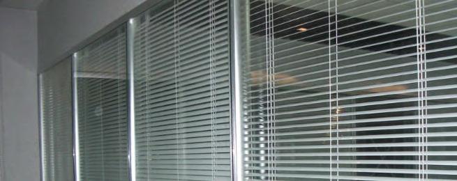 MOTORIZED HOLLOW VENETIAN ALUMINIUM BLINDS Indoor hollow aluminum venetian blinds is a new energy-saving product that the slats are installed in the hollow of glass, the traditional venetian blinds