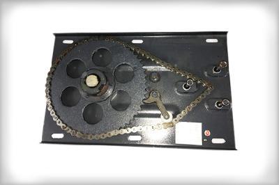 ª In case of absence of power, a release chain can be operated door manually. ª Stable operation, low noise, small vibration.