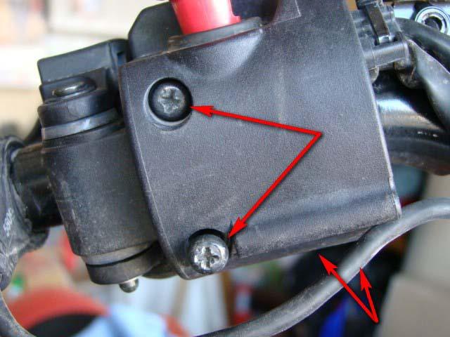 Step 17 Split throttle block, and then pull apart as shown below.