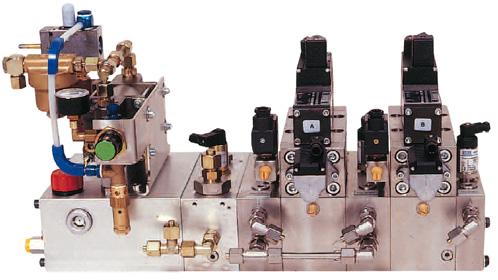 Options Servo valve with The electronic system with PID ler, actual value and setpoint input is supplied as a 19, tailored to the respective valve.