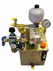 Flow rates of up to 40 l/min may be required from the servo valve for a short time, but for each cycle a maximum oil volume of approx.