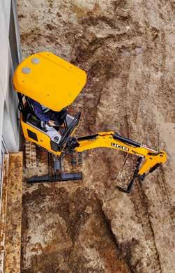 6 The 8Z is JCB s first zero tailswing model within its class, it protects the machine and surrounding environment from accidental damage.