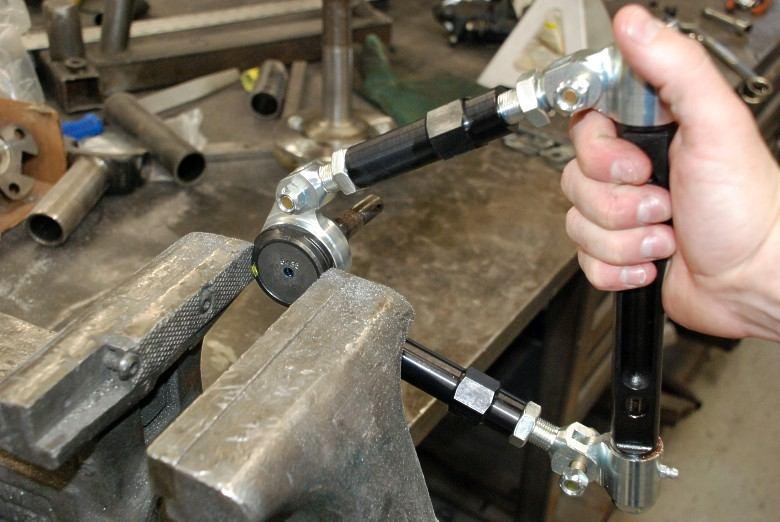 Tighten the balljoint using the arm for