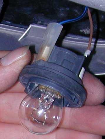 Wiring 1. Make sure each of the Signal mirror wire harnesses is routed to each front turn directional light bulb. 2.