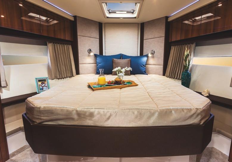 C40COMMAND BRIDGE GUEST STATEROOM Located amidships to starboard, the C40 s guest stateroom provides full standing headroom, comfortable twin berths with