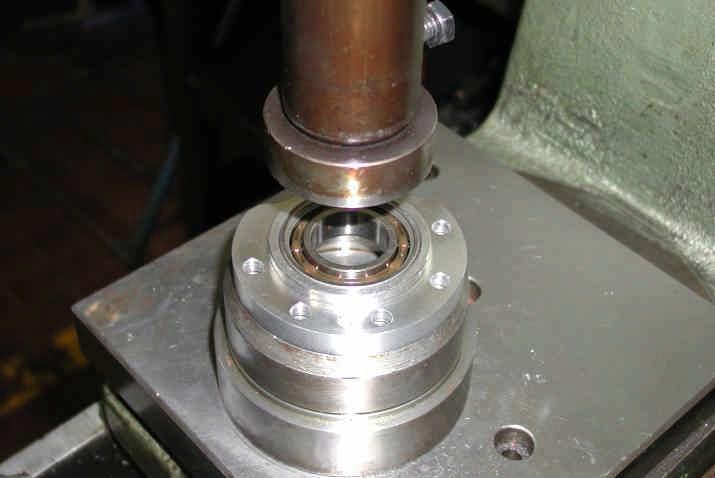 4 INSTALL THE OUTER BALANCE SHAFT BEARING (GEAR SIDE). BALLS TO BE ON LOWER SIDE.