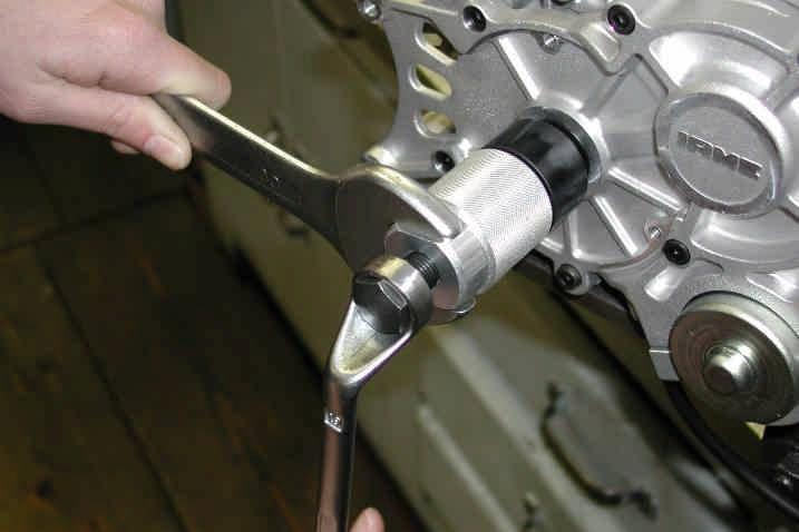 4. REMOVE THE IGNITION - REMOVE STATOR UNSCREW N 3 M5x25 SCREWS (see Fig.