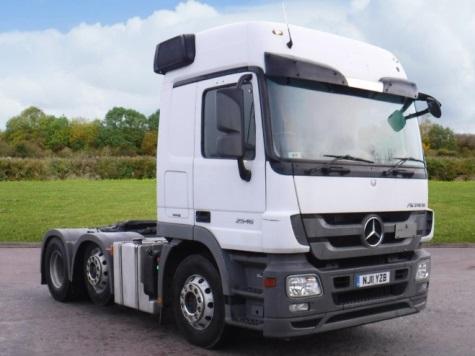 LOCATION KEY: Manchester = Market Weighton = Kenya = KE MERCEDES BENZ Actros 2546 6x2 Tractor Units 2011/2012/2013 12 Speed Automatic Gearbox 460 Bhp Euro 3 Engine Mid Lift Axle Of White & Blue From
