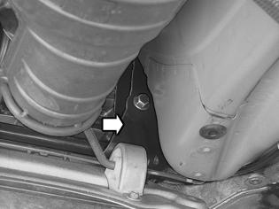 Check the position of the tie rod in the steering gear in accordance with Gearbox, removing:measuring the position of the tie rod in the