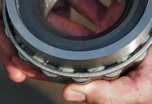 At first glance, special rolling bearing greases cost a bit more. However, if you want to accommodate the high requirements placed on a rolling bearing, you need to use special greases.
