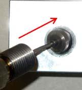 5-22: Top illustration wrong; bottom correct: The screw plug (2) is used as a guide for the separating membrane (1). Recommended installation torque: 13.6 Nm / 120 lbin Max.
