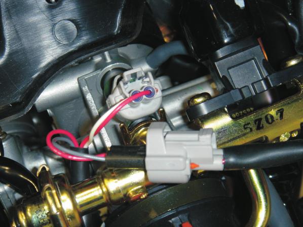 Disconnect it and connect the white Yoshimura harness CKP plug which has green and black wires on male and female side (Fig.