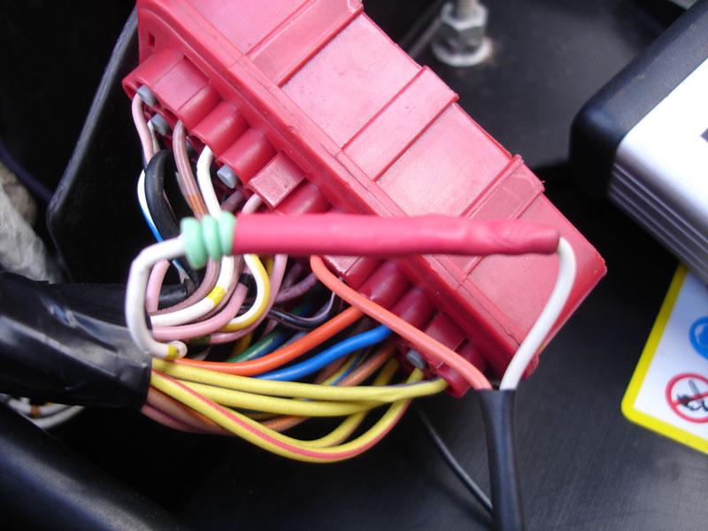 Take the lead from the TD5 BOOSTER with the heat shrink tubing, and push the White/Yellow cable you took out of the red plug, in to mate up with the Male connector inside.