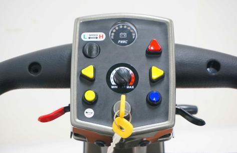 SCOOTER TILLER CONTROLS (Fig. 7) 2 3 9 1 8 5 8 6 7 4 6 Fig. 7 (1 & 2) Speed Controls The speed control allows you to set a speed between 1 (minimum) and 10 (maximum).