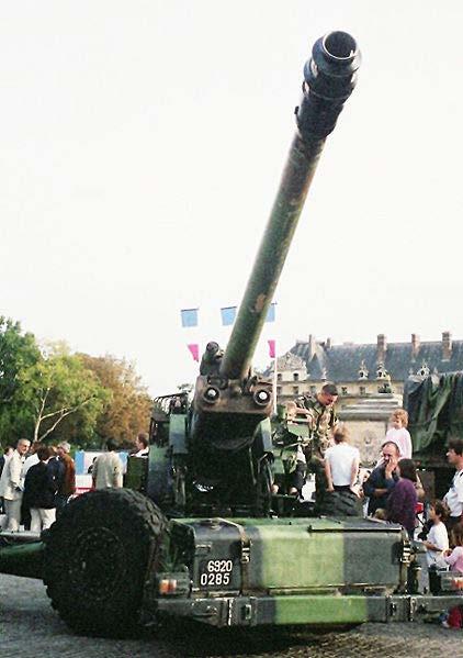 Howitzer French TRF1 155 mm gun-howitzer A howitzer is a type of artillery piece characterized by a relatively short barrel (barrel length 15 to 25 times the caliber of the gun) and the use of