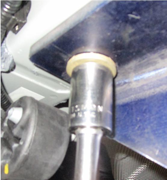 (102 N*M) Note : A universal joint socket may be