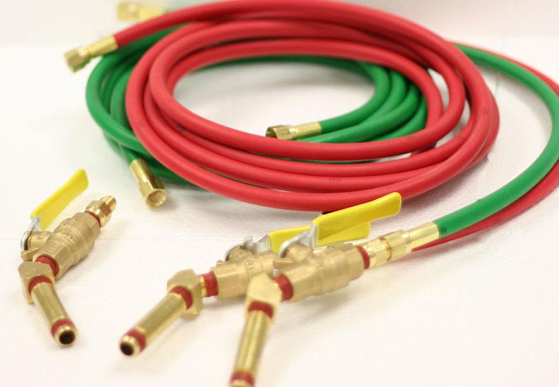 Replacement hoses Replacement Hoses with Full Brass Fi ngs GREEN HOSE RED HOSE 24 FPH F GRN 2 Green fire pump hose with brass fi ngs 24 FPH F RED 2