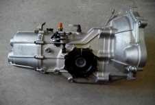f) Grille de vitesse Gear change gate R N 1 2 3 4 5 - g) Type de lubrification Type of