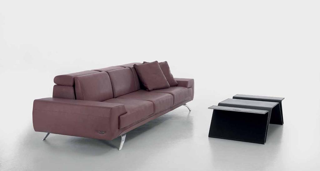 V034 3 seat sofa V005 table 2 sides V034 3 seat sofa - 291x105xh78 cm - aluminium legs, leather