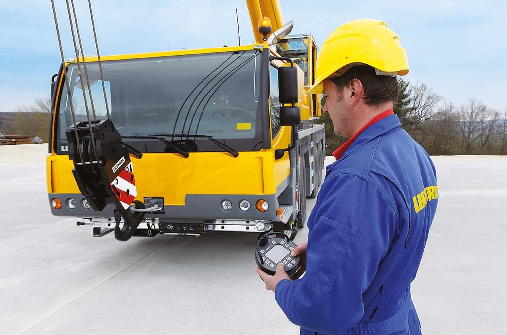 LICCON2 safe and comfortable Attaching and detaching of the hook block The BTT Bluetooth Terminal offers the crane driver the possibility to attach or detach the