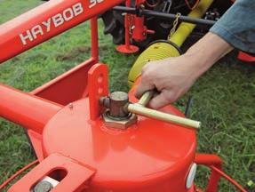 ADJUSTABLE CROP DEFLECTORS The crop deflectors on the Haybob 300 and 360 have two height settings.