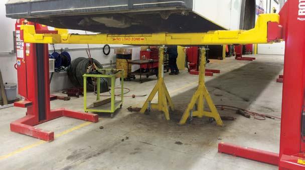 Beam vehicle spotting allows technicians to service wheels and tires with ease. FOR USE WITH MODELS THAT HAVE A COLUMN CAPACITY OF 18,000 LBS. OR GREATER.
