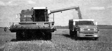 The combine transported well at speeds up to 28 km/h (8 mph). Grain Tank: The volume of the grain tank was.4 m³ (260 bu).