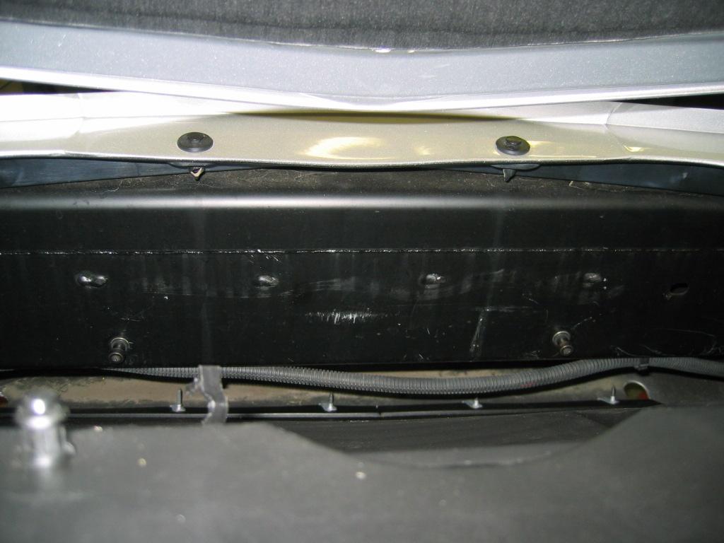 Installation Instructions Page 3 3 REMOVE PINS FROM BUMPER BEAM Remove the two (2) bumper beam pins using the