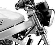 Tighten the front fork upper clamp bolts to the specified torque. Front fork upper clamp bolt : 22~35