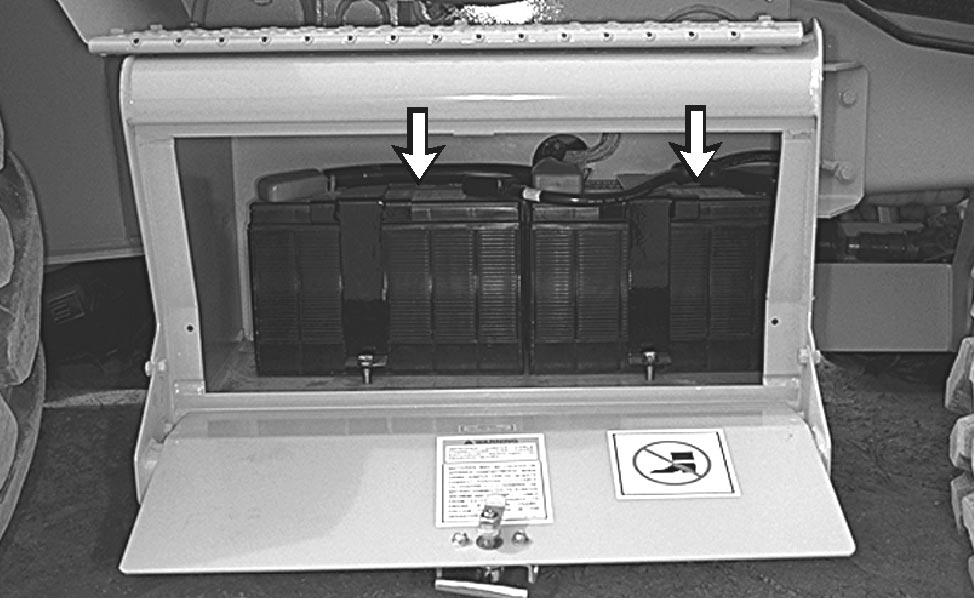 9 Safety Signs and Labels Battery Brace the Lift Cylinder on Parallel Lift Machines Illustration 9 This warning label is located on the top of the batteries.